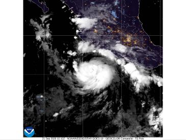 El peligro indirecto para Oaxaca es el oleaje y mar de fondo, así como posibles lluvias en municipios como Pinotepa Nacional y Santiago Jamiltepec. AP/NOAA