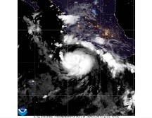 El peligro indirecto para Oaxaca es el oleaje y mar de fondo, así como posibles lluvias en municipios como Pinotepa Nacional y Santiago Jamiltepec. AP/NOAA