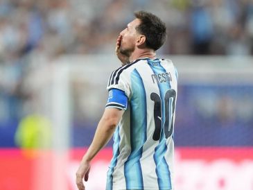 Lionel Messi muestra emotivo video en redes sociales con la camiseta conmemorativa que utilizará en su partido de despedida con la Selección Argentina. INSTAGRAM/@LEOMESSI
