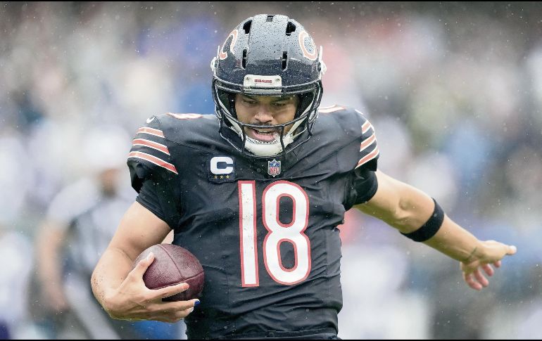 Caleb Williams.  Existe optimismo de que el quarterback haya evitado un problema de gravedad. AFP