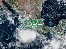 La CFE ha dispuesto en puntos estratégicos a miles de electricistas, grúas, vehículos ligeros, un vehículo de comunicaciones, plantas de emergencia y un helicóptero. AP / NOAA