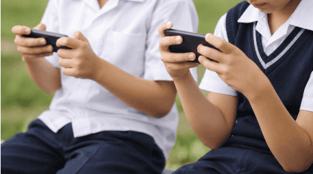 El acuerdo contempla excepciones por emergencias personales, discapacidad, accesibilidad, inclusión, necesidades de salud o situaciones extraordinarias de las comunidades educativas. ESPECIAL / CANVA