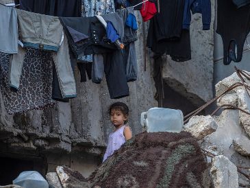 Al Thani recordó que Catar, junto a Egipto, Turquía y Estados Unidos, ejerce como mediador para detener la guerra en Gaza. EFE/EPA/MOHAMMED SABER