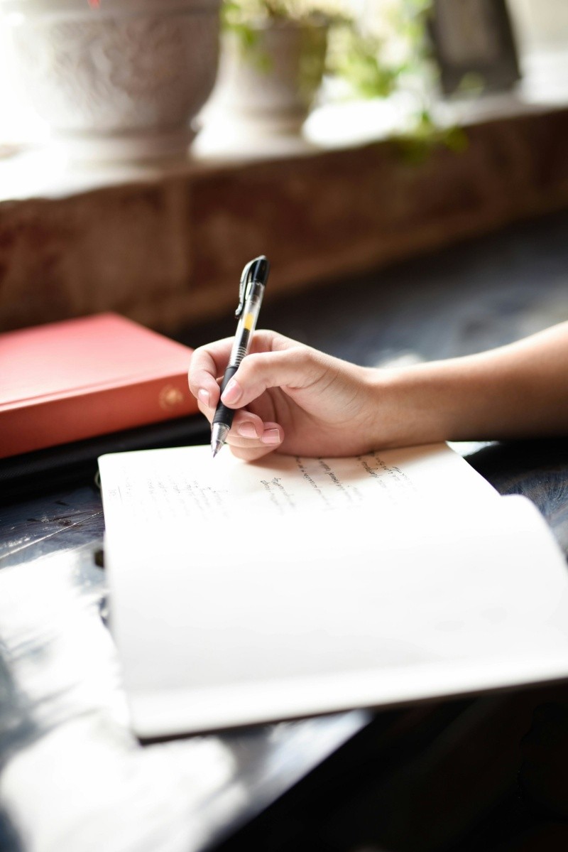 &nbsp;Escribir una carta. UNSPLASH / H. Olinger 