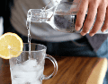 Si sufres de colitis, reflujo o hipertensión arterial, lo ideal es que consultes a tu médico para ajustar tu consumo de sodio y bebidas gasificadas. ESPECIAL/Unsplash
