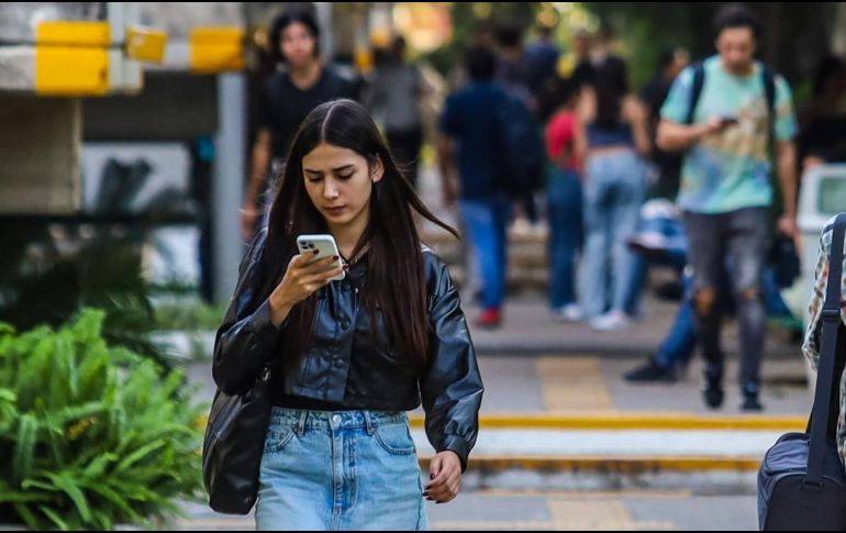 La Secretaría de Educación Pública (SEP) oficializó la restricción de celulares en escuelas en el Diario Oficial de la Federación (DOF).  EL INFORMADOR / ARCHIVO
