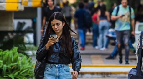 La Secretaría de Educación Pública (SEP) oficializó la restricción de celulares en escuelas en el Diario Oficial de la Federación (DOF).  EL INFORMADOR / ARCHIVO