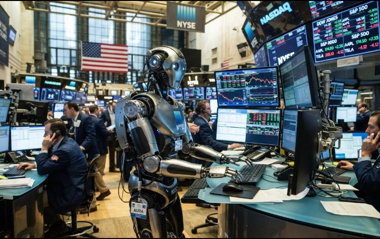 Las dudas sobre la rentabilidad de la inteligencia artificial y la inflación energética debilitan al dólar. ESPECIAL / Gemini