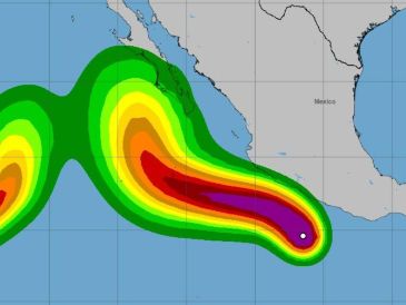 Imagen difundida por el Centro Nacional de Huracanes  (NOAA) del huracán “Polo”, que alcanzó este martes la categoría 5 y que se desplaza lentamente frente a las costas del Pacífico mexicano. EFE/NOAA