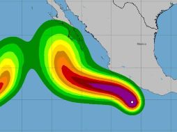 Imagen difundida por el Centro Nacional de Huracanes  (NOAA) del huracán “Polo”, que alcanzó este martes la categoría 5 y que se desplaza lentamente frente a las costas del Pacífico mexicano. EFE/NOAA