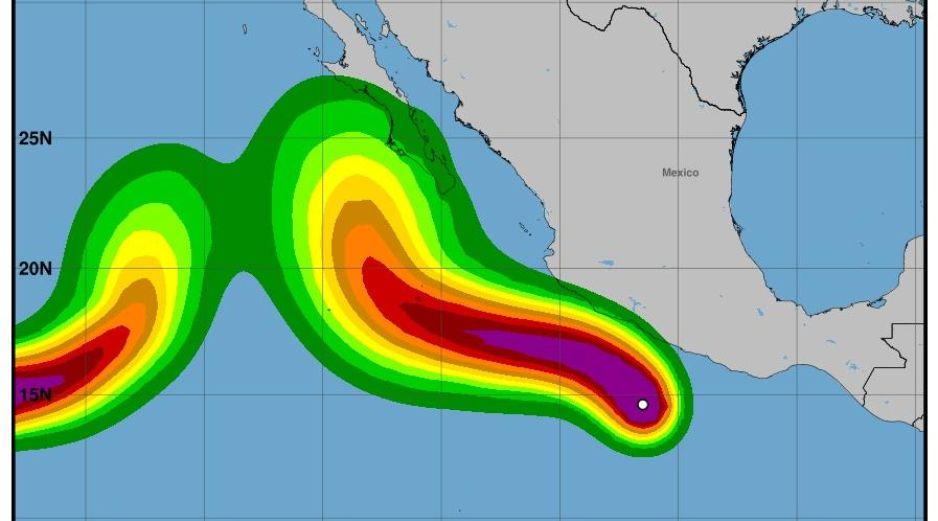 Imagen difundida por el Centro Nacional de Huracanes  (NOAA) del huracán “Polo”, que alcanzó este martes la categoría 5 y que se desplaza lentamente frente a las costas del Pacífico mexicano. EFE/NOAA