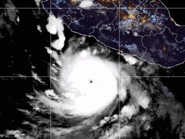 Ante la rápida intensificación del huracán “Polo” a categoría 5, autoridades de Jalisco suspendieron clases en 33 municipios para proteger a la comunidad estudiantil. EFE/NOAA