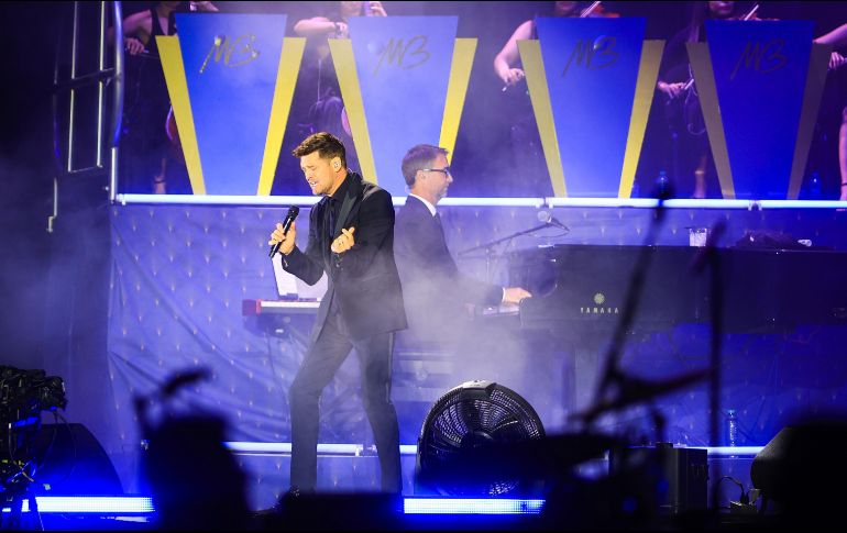Michael Bublé recurrió al español, las bromas y la cercanía con sus seguidores durante su presentación en Guadalajara que abrió las puertas del Coliseo GNP Seguros, el nuevo recinto para espectáculos en la ciudad. EL INFORMADOR/ J. Acosta