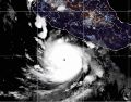 Polo sigue siendo un huracán extremadamente peligroso su paso por el Pacífico afecta con lluvias el clima de buena parte de México. EFE/ NOAAA
