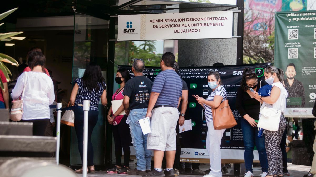 SAT aplicará multas de hasta 11 mil pesos por trámites omitidos