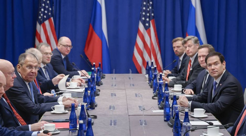 La Casa Blanca, cuyos emisarios visitaron Moscú y Kiev hace dos semanas, expresó su voluntad de reanudar las negociaciones tripartitas. EFE/ @mfa_russia
