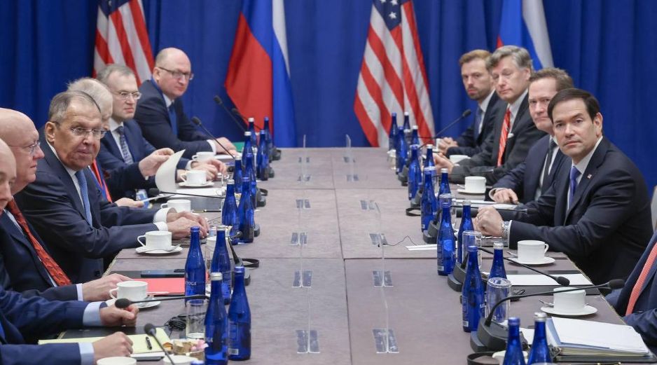 La Casa Blanca, cuyos emisarios visitaron Moscú y Kiev hace dos semanas, expresó su voluntad de reanudar las negociaciones tripartitas. EFE/ @mfa_russia