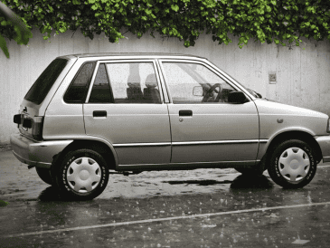 Portar los neumáticos adecuados durante esta época te permite viajar con seguridad y reducir riesgos como el "aquaplaning". ESPECIAL/Canva