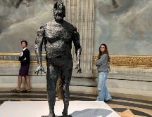 El Panteón de París, monumento dedicado a los grandes hombres y mujeres de la nación francesa, acoge desde este jueves 'Vidas minúsculas'. EFE/ Carmen Menendez