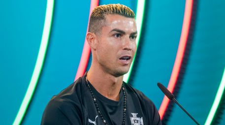 El delantero admitió haber pensado en dejar la selección tras el Mundial, pero aseguró que se siente capaz de seguir ayudando al equipo y extendió su compromiso con una sonrisa. EFE/A. SANTOS