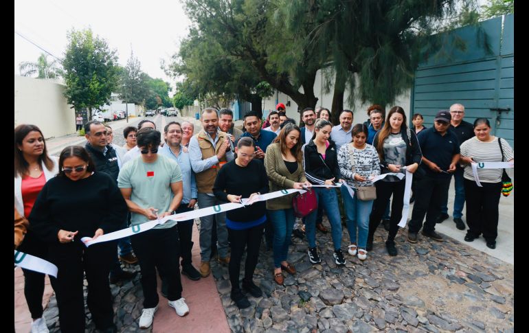 La intervención en las calles fue diseñada para atender tanto las necesidades de circulación vehicular como las condiciones de movilidad peatonal. ESPECIAL/Gobierno de Tlajomulco