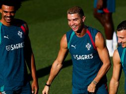 Cristiano Ronaldo fue el capitán de la selección portuguesa que ganó el título de la Liga de Naciones en 2025 y está cerca de alcanzar mil goles anotados en su carrera. EFE/J. Sena