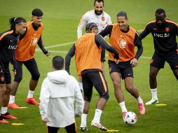 El conjunto neerlandés llega a este compromiso con sed de revancha deportiva y con nuevo dirigente, el estratega español, Xavi Hernández. EFE