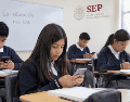 El objetivo es incorporar las particularidades de cada comunidad escolar y garantizar que el uso de teléfonos celulares, redes sociales y otros dispositivos digitales se realice bajo criterios de seguridad, responsabilidad y utilidad educativa.  ESPECIAL/CHATGPT