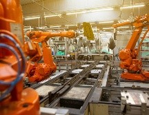 El cambio demográfico respalda también la demanda de robots industriales, cuyas capacidades aumentan con los avances en inteligencia artificial, visión artificial y sensores. Unsplash