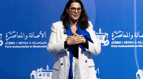 La ministra marroquí Fatima Ezzahra El Mansouri, alcaldesa de Marrakech, participa en un acto electoral del Partido Autenticidad y Modernidad antes de las elecciones legislativas, en Tánger, Marruecos, el 16 de septiembre de 2026. AP/M. Elshamy