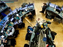 Por sectores, predominaron las pérdidas y estuvieron encabezadas por las empresas de servicios públicos y materiales básicos. EFE/ARCHIVO