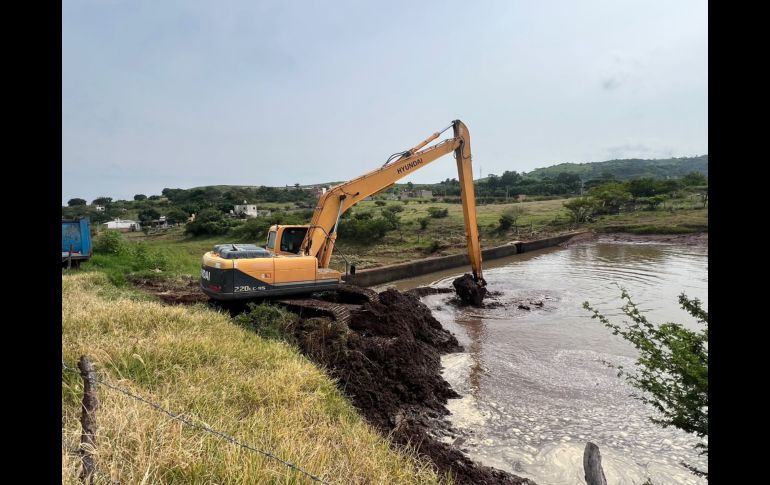 La Comisión Estatal del Agua arrancó con los trabajos luego de las inundaciones que afectaron a más de 100 viviendas en Zapotlanejo. CORTESÍA/Gestión del Territorio Jalisco