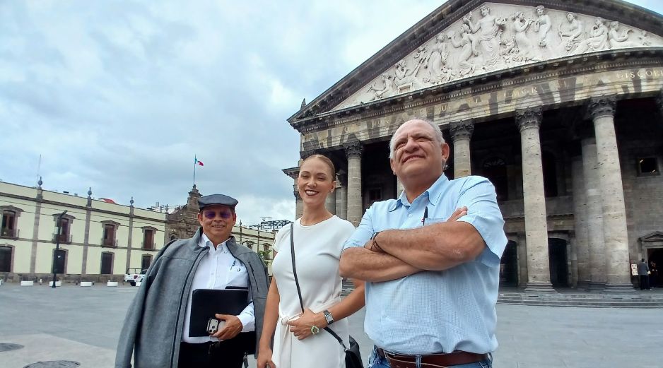 Abril Ledesma, presidenta del Colegio de Mujeres Profesionales de la Construcción del Estado de Jalisco y vicepresidenta de Dinarq, explicó los pormenores del evento. CORTESÍA