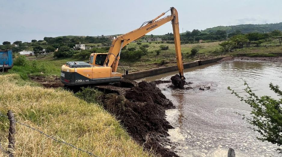 La Comisión Estatal del Agua arrancó con los trabajos luego de las inundaciones que afectaron a más de 100 viviendas en Zapotlanejo. CORTESÍA/Gestión del Territorio Jalisco