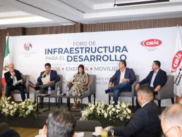 El acuerdo institucional se consolidó en el marco del Foro de Infraestructura para el Desarrollo. EL INFORMADOR/J. Velazco
