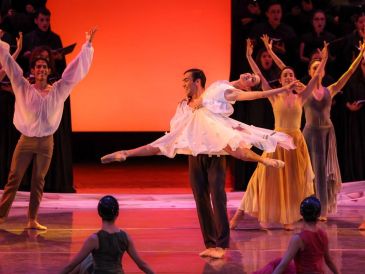 Bajo la dirección musical del español Vicente Pelechano, el montaje permitió escuchar en vivo una partitura que anteriormente había acompañado al ballet mediante una grabación. EL INFORMADOR / A. NAVARRO