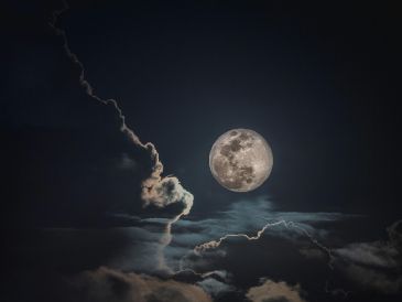 La posición de Saturno en esta época del año favorece además su estudio mediante pequeños telescopios continentales. UNSPLASH