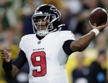 Los Falcons no habían llegado a zona roja ni ganado en sus primeros dos partidos de temporada regular. Este jueves por la noche hicieron ambas contra los Packers en Lambeau Field. AP