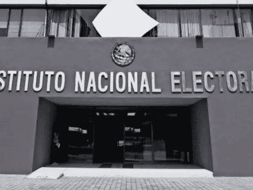 Entre las observaciones que el OIC tuvo al nuevo manual de identidad del INE está el plazo de tiempo con el que se presentó el cambio. SUN / ARCHIVO / CANVA