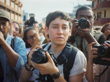 El actor Hoze Meléndez interpreta el papel del joven fotoperiodista Santiago Ortiz. ESPECIAL