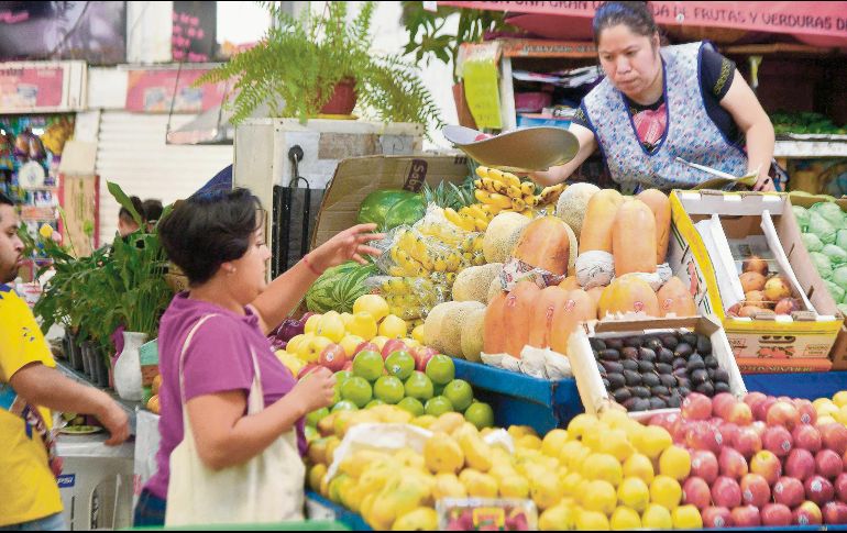 Familias mexicanas enfrentan dificultades para adquirir alimentos. EL UNIVERSAL
