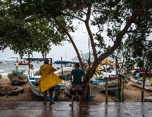 Varios estados del occidente de México siguen en alerta por las fuertes lluvias y vientos que Polo está dejando a su paso. EFE/D. Guzmán