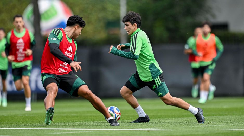 ilberto Mora, Isaías Violante e Hirving Lozano, durante el entrenamiento de la Selección Nacional de Mexico. IMAGO 7/E. Espinoza