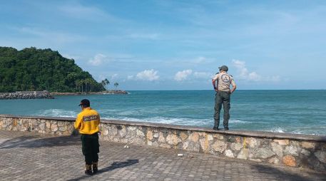 Los oficiales de Protección Civil realizan recorridos de supervisión y vigilancia para conocer las condiciones que prevalecen en la zona costera. ESPECIAL / Protección Civil Jalisco