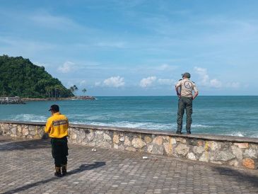 Los oficiales de Protección Civil realizan recorridos de supervisión y vigilancia para conocer las condiciones que prevalecen en la zona costera. ESPECIAL / Protección Civil Jalisco