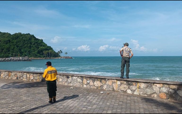 Los oficiales de Protección Civil realizan recorridos de supervisión y vigilancia para conocer las condiciones que prevalecen en la zona costera. ESPECIAL / Protección Civil Jalisco