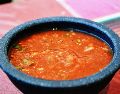 El chile de uña originario del sur de Jalisco es similar a la famosa salsa mexicana, pero se le agregan ingredientes extras. UNSPLASH / M. BOURKE