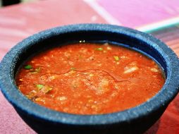 El chile de uña originario del sur de Jalisco es similar a la famosa salsa mexicana, pero se le agregan ingredientes extras. UNSPLASH / M. BOURKE