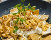 Los chilaquiles verdes son un platiyo tradicional de México. UNSPLASH / R. CE