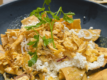 Los chilaquiles verdes son un platiyo tradicional de México. UNSPLASH / R. CE